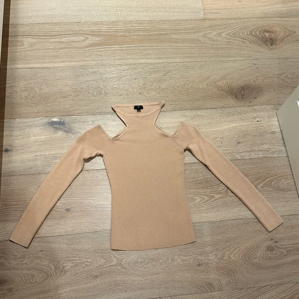 NBD Effie Women's Cold Shoulder Top - Picture 2 of 5